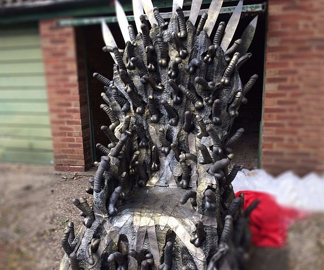 game-of-thrones-iron-throne-made-of-dild