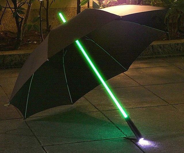 green-lightsaber-umbrella-640x533.jpg
