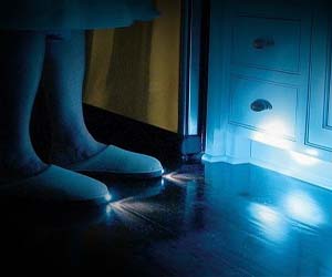 [Bild: light-up-slippers.jpg]